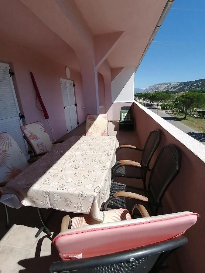 Apartments Sindi لوبار