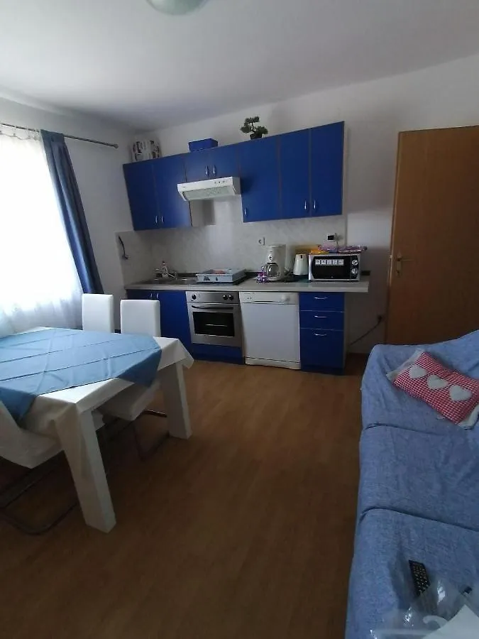 Apartments Sindi لوبار
