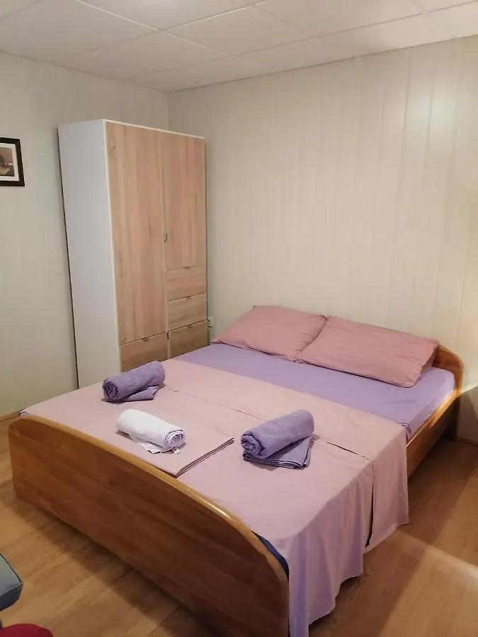 Apartments Sindi لوبار