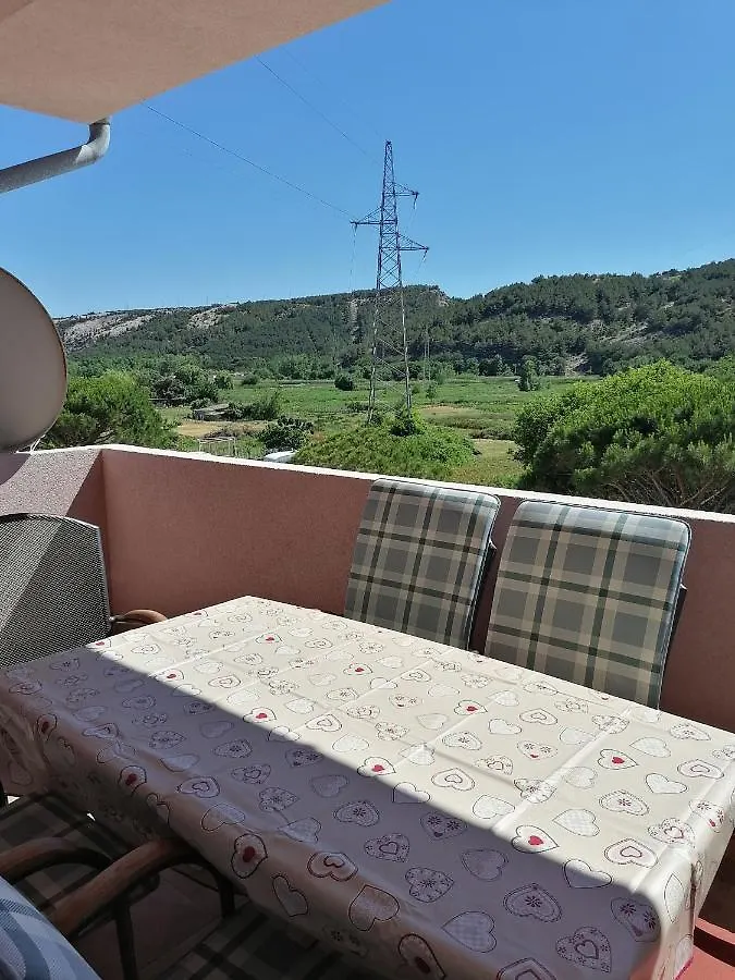 Apartments Sindi لوبار