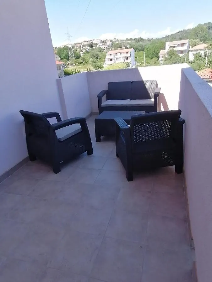 Apartments Sindi لوبار 0*,