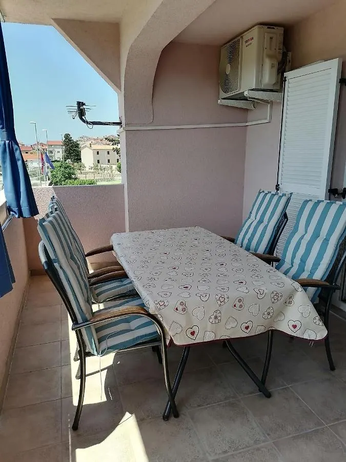 Apartments Sindi لوبار كرواتيا