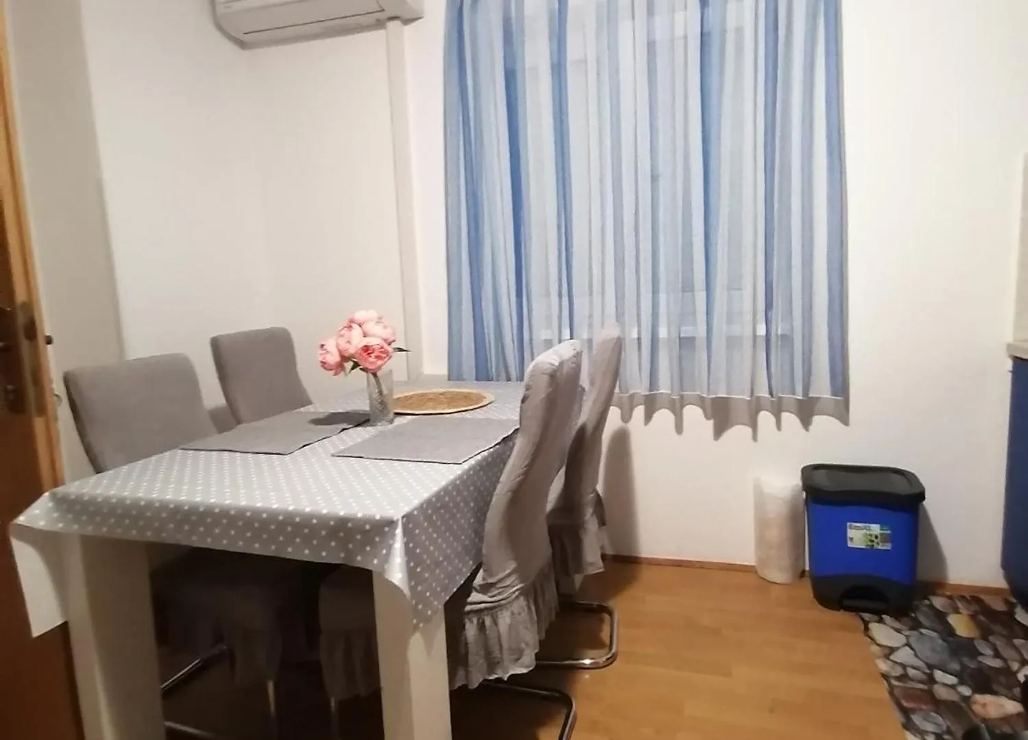 Apartments Sindi لوبار