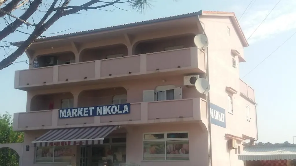 Apartments Sindi لوبار