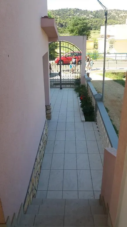 Apartments Sindi لوبار